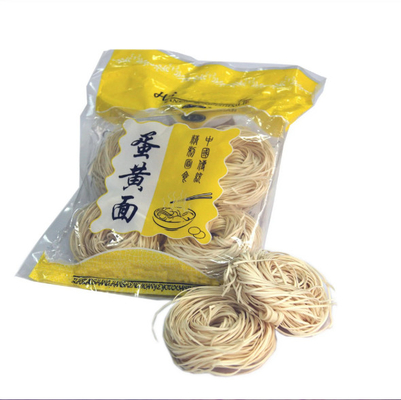 Błyskawiczny 400 g chińskiego makaronu jajecznego z mąką pszenną luzem Ramen szybkie gotowanie